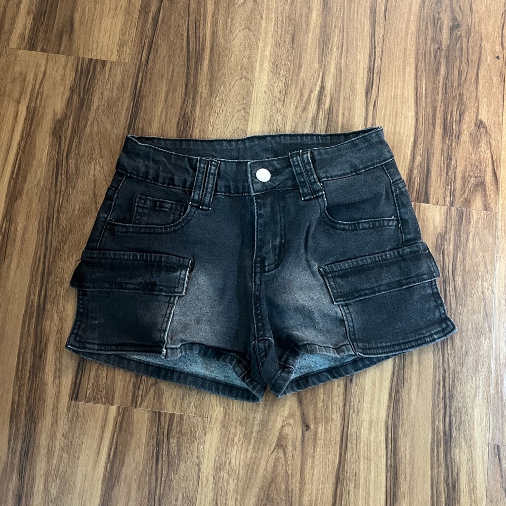 Stylish Low Rise Black Denim Women Shorts
